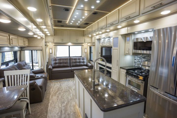 luxe full time fifth wheel